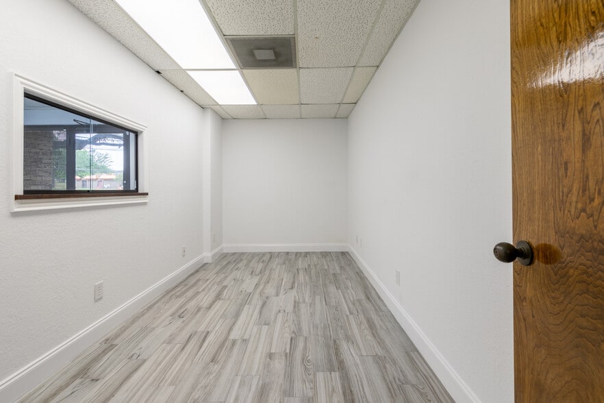 More Photos Of 736 N Fielder Rd, Arlington Medical For Sale