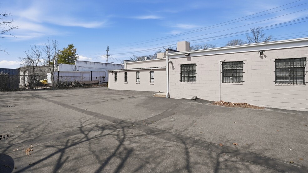 More Photos Of 384 Moffitt Blvd, Islip Warehouse For Sale