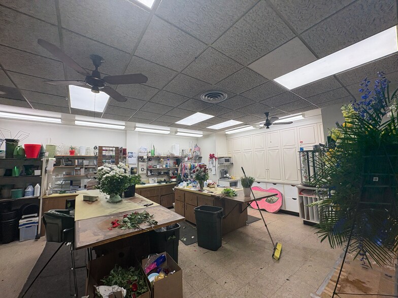 More Photos Of 4-8 S Maryland Ave, Port Washington Storefront For Sale
