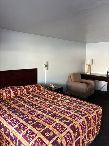 More Photos Of 155 Richardson Rd, Middletown Hotel For Sale