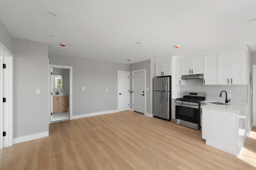 More Photos Of 735 Broadway, Pawtucket Apartments For Sale