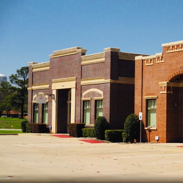 More Photos Of 118 Lynn Ave, Lewisville Office For Sale