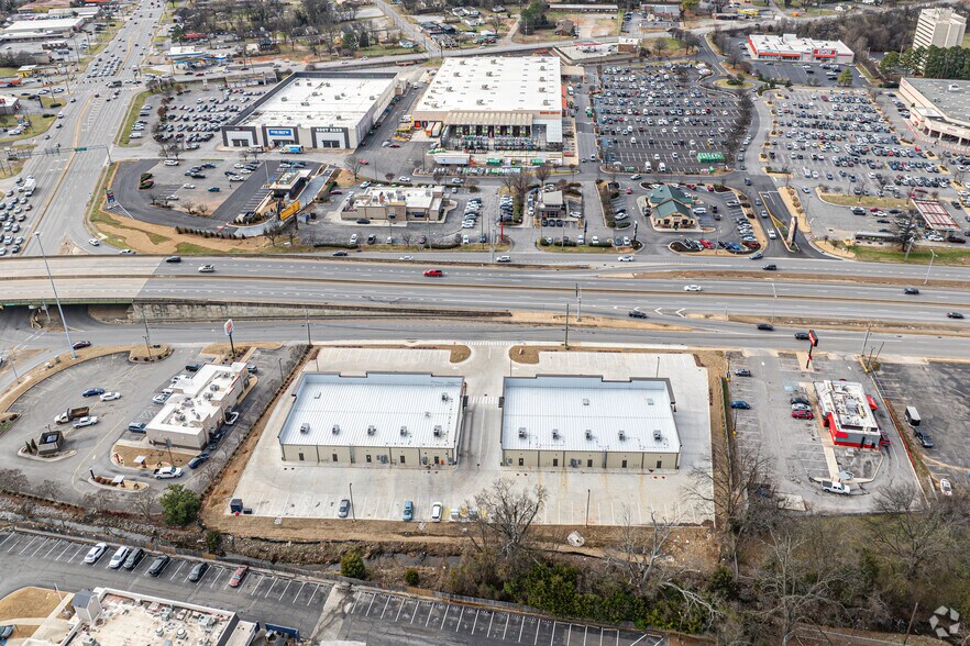 More Photos Of 1010 Memorial Pky N, Huntsville Storefront For Lease