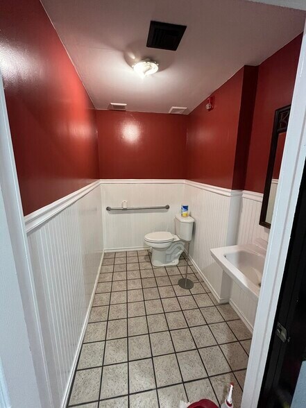 More Photos Of 2650-2652 E Somerset St, Philadelphia Restaurant For Lease