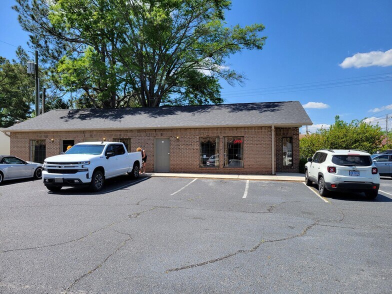 More Photos Of 2708 E 10th St, Greenville Office For Sale