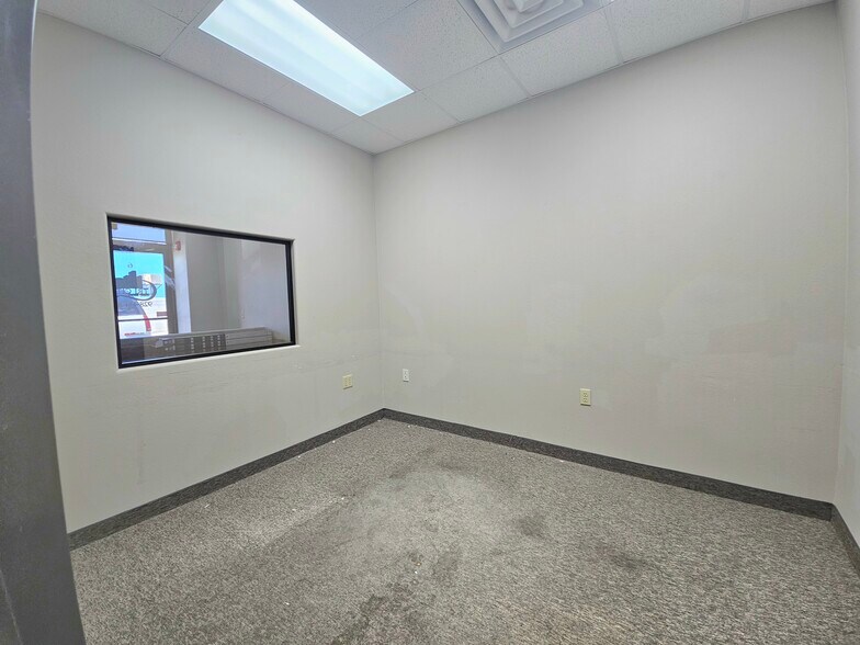 More Photos Of 2921 Friendly Pl, Bullhead City Light Distribution For Lease