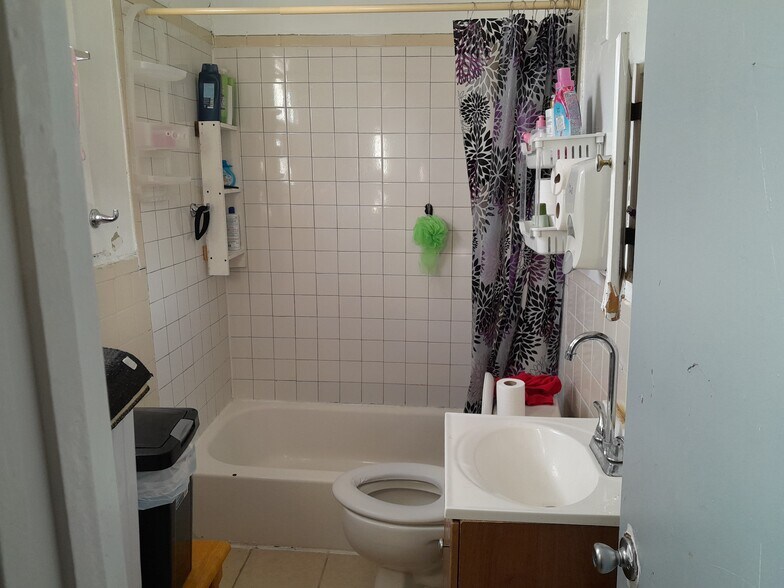 More Photos Of 36 Astor St, Newark Storefront Retail Residential For Lease