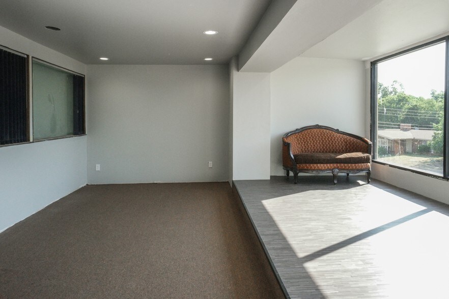 More Photos Of 6001 Nw Expressway, Oklahoma City Office For Sale