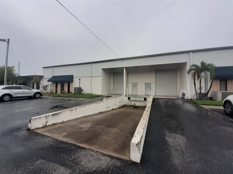 More Photos Of 4201-4205 116th Ter N, Clearwater Warehouse For Lease