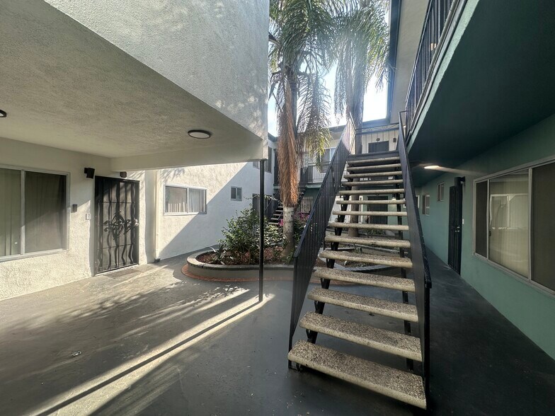 More Photos Of 610 E Hyde Park Blvd, Inglewood Apartments For Sale