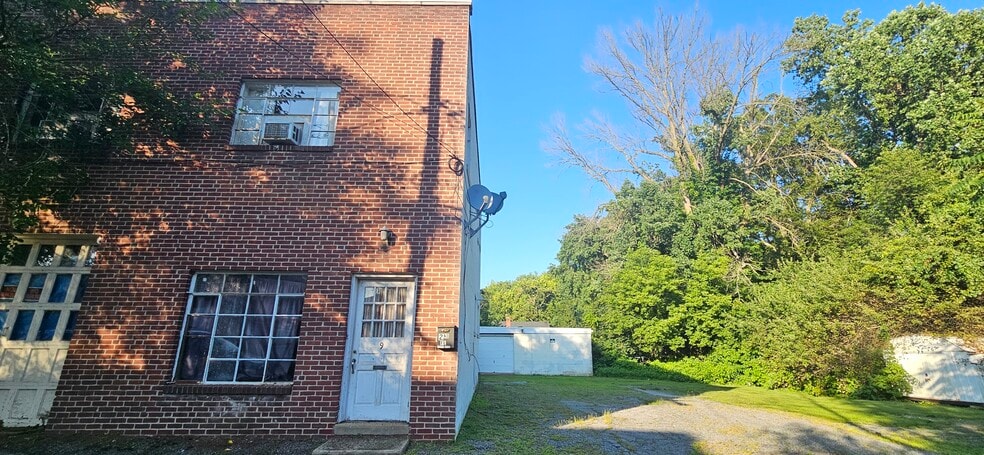 Primary Photo Of 9 E 44th St, Wilmington Office Residential For Sale