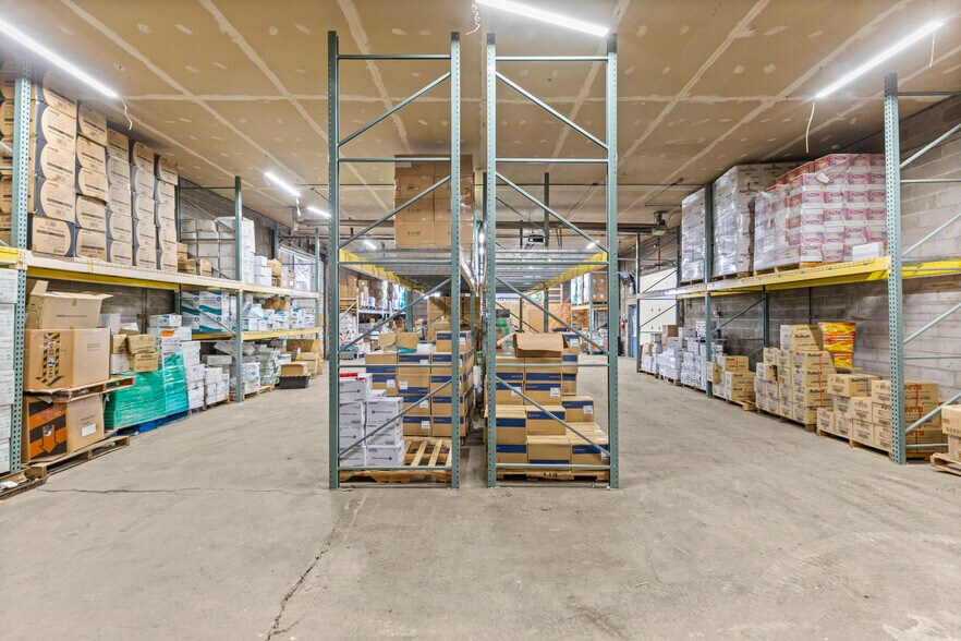 More Photos Of 26289 W Eight Mile Rd, Redford Township Manufacturing For Lease