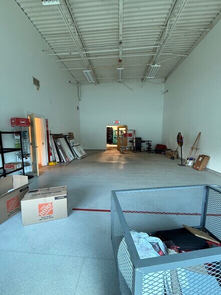 More Photos Of 27 Garden St, Danvers Warehouse For Lease