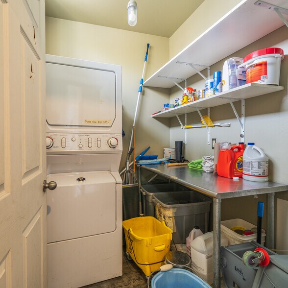 More Photos Of 1307 Main St, Oroville Bar For Sale