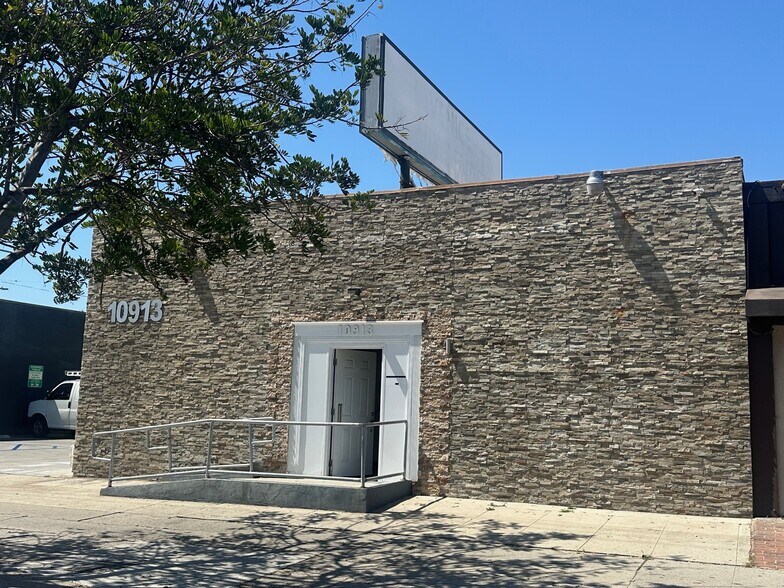 Primary Photo Of 10913 Venice Blvd, Los Angeles Medical For Lease