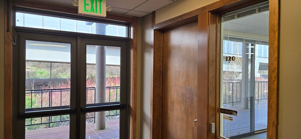 More Photos Of 9 Lake Bellevue Dr, Bellevue Office For Sale