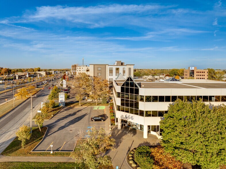 Primary Photo Of 666 Boul Saint-Martin O, Laval Office For Lease