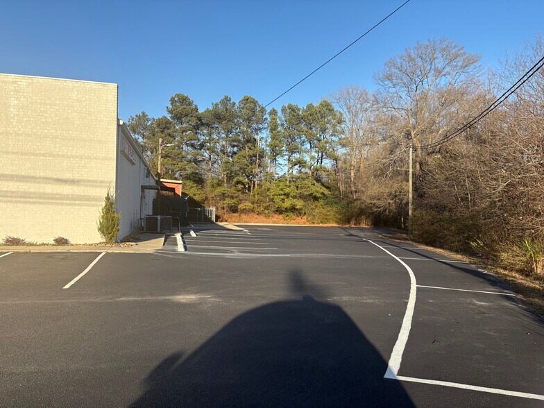 More Photos Of 2520 W Roosevelt Blvd, Monroe Storefront Retail Office For Lease