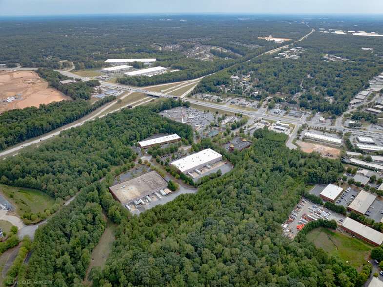 Primary Photo Of 4927 Golden Pky, Buford Warehouse For Lease