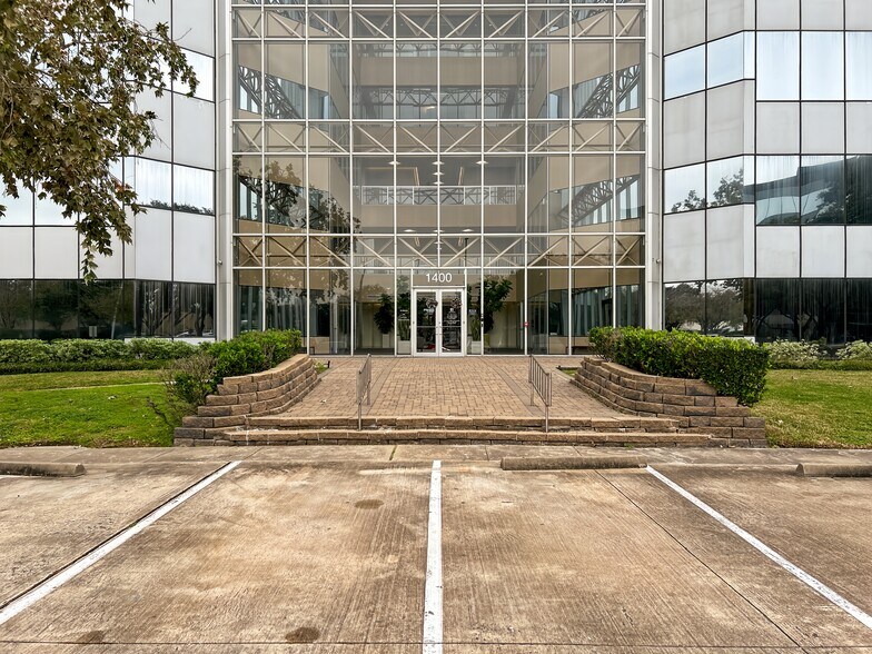 More Photos Of 1400 Broadfield Blvd, Houston Coworking Space