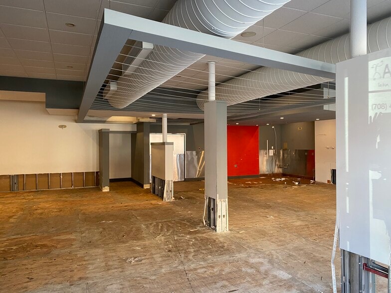 More Photos Of 101-107 N Oak Park Ave, Oak Park General Retail For Sale