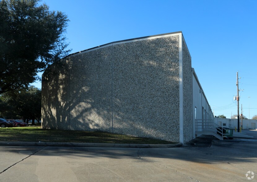 More Photos Of 7240 Brittmoore Rd, Houston Unknown For Lease