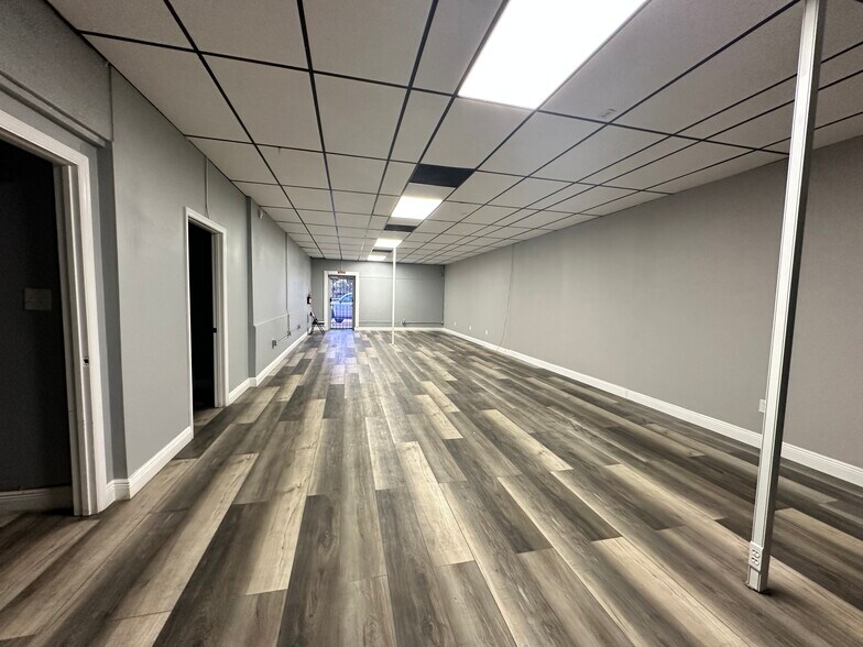 More Photos Of 6514-6516 N 40th St, Tampa Storefront Retail Office For Sale