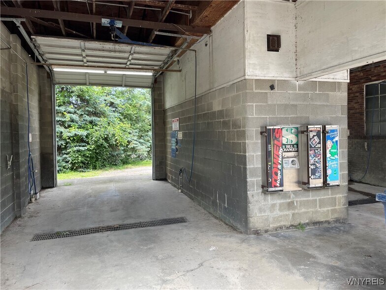 More Photos Of 3020 Southwestern Blvd, Orchard Park Auto Repair For Sale