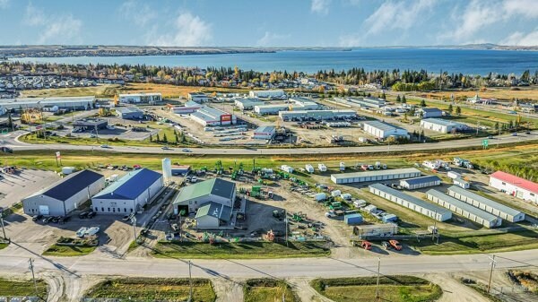 More Photos Of 30 Industrial Dr, Sylvan Lake Service For Lease