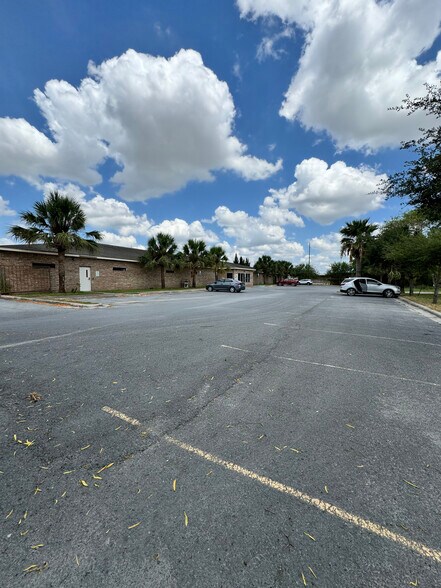 More Photos Of 1060 MacKintosh Dr, Brownsville Office For Sale