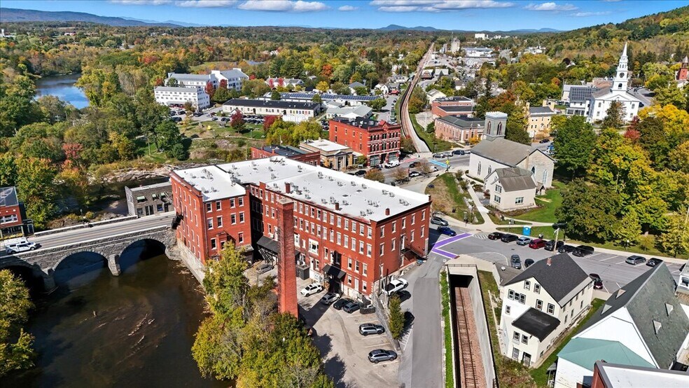 More Photos Of 10 Merchants Row, Middlebury Apartments For Sale