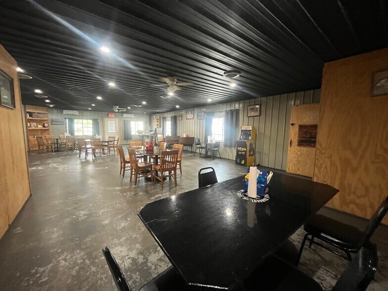 More Photos Of 219 Main St, Hale Flex For Sale