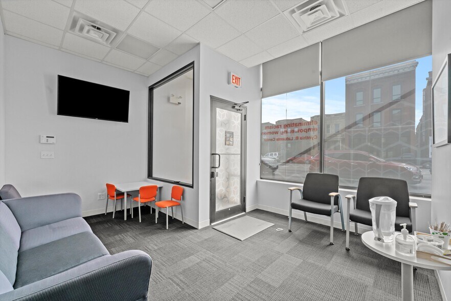 More Photos Of 2754 W Fullerton Ave, Chicago Freestanding For Lease