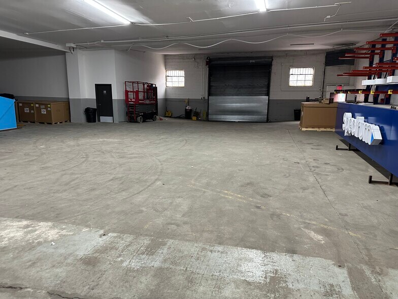 More Photos Of 651 Timpson Plz, Bronx Industrial For Lease
