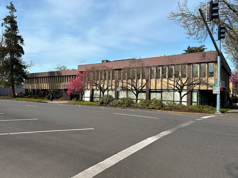 More Photos Of 475 Cottage St NE, Salem Office For Sale