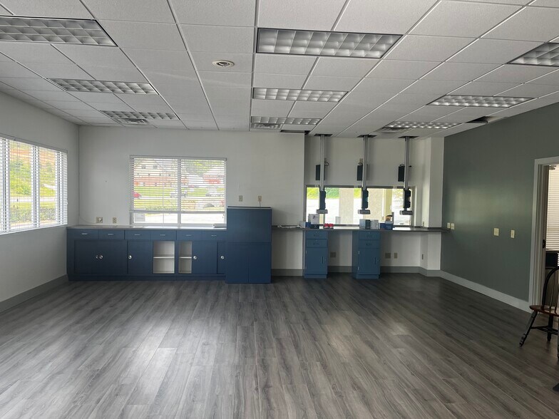 More Photos Of 199 Charlotte Hwy, Asheville Freestanding For Lease