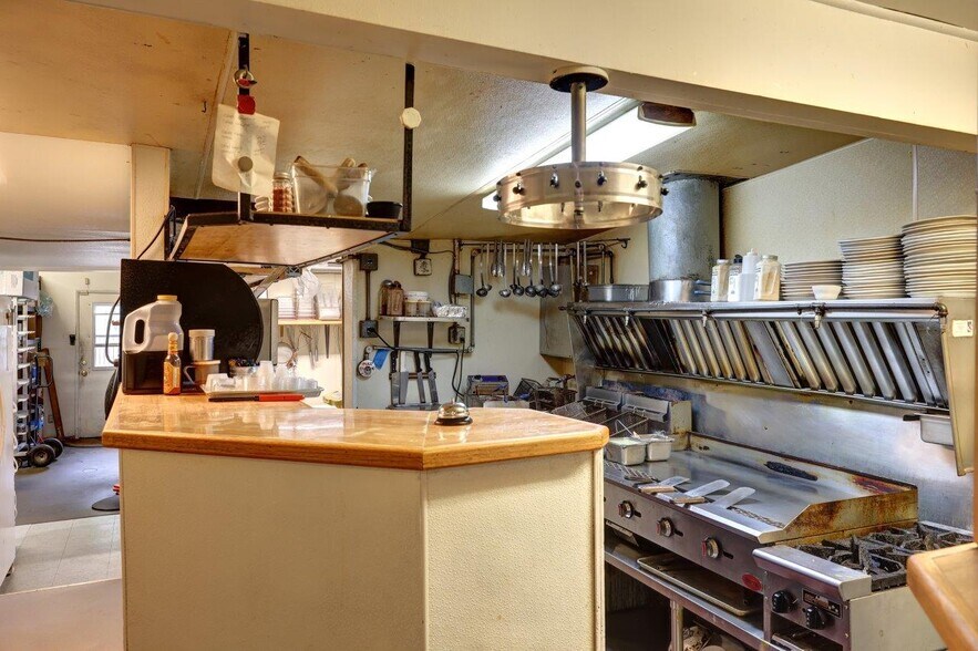 More Photos Of 996 Pacific Dr, Hammond Restaurant For Sale