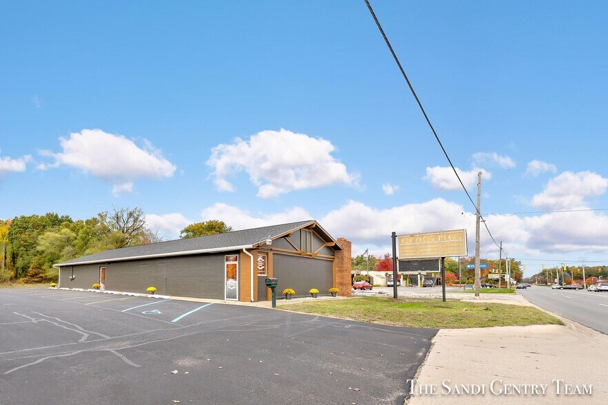 Primary Photo Of 1343 Whitehall Rd, Muskegon Medical For Sale