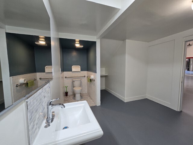 More Photos Of 1844 Cypress Ave, Los Angeles Showroom For Lease