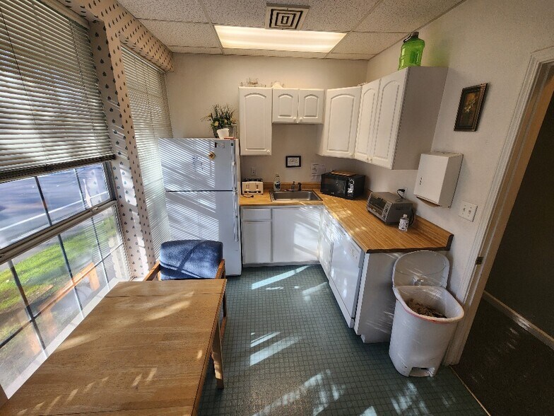 More Photos Of 805 Douglas Blvd, Roseville Office Residential For Lease