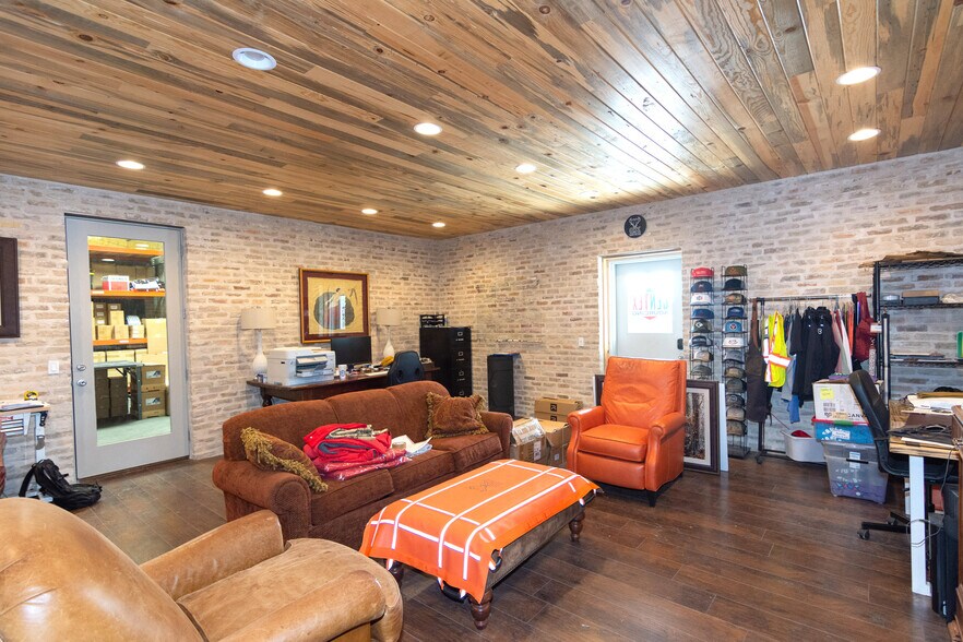 More Photos Of 2520 W Highway 290, Dripping Springs Light Manufacturing For Sale