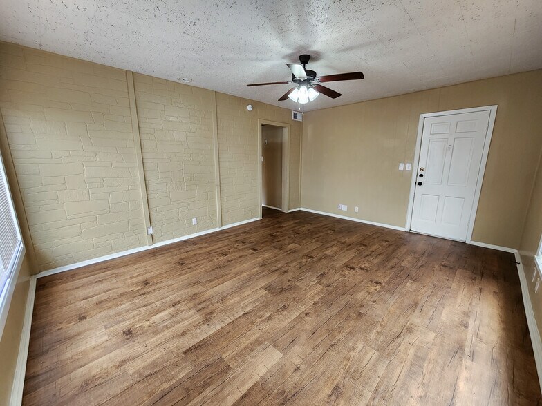 More Photos Of 1503 E Virginia Ave, Victoria Apartments For Sale