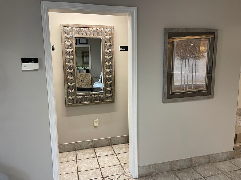 More Photos Of 800 E Main St, Russellville Office For Sale