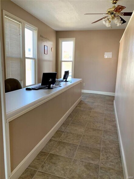More Photos Of 111 S 10th St, Hannibal Office For Sale