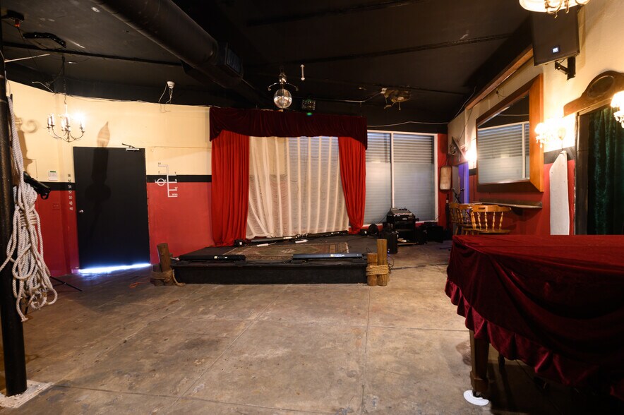 More Photos Of 4900-4904 W Adams Blvd, Los Angeles Freestanding For Sale
