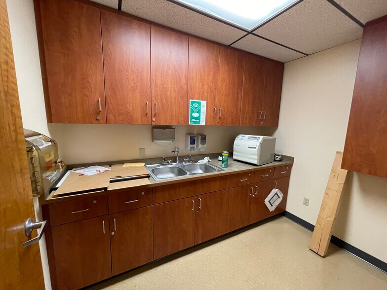 More Photos Of 3807 Union Ave, Bakersfield Medical For Lease