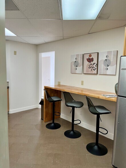 More Photos Of 4930 Campus Dr, Newport Beach Office Residential For Lease