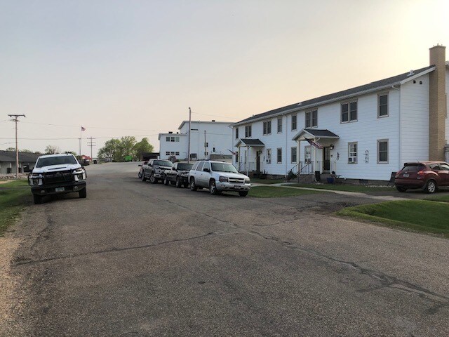 More Photos Of 314 4th St, Riverdale Hotel For Sale