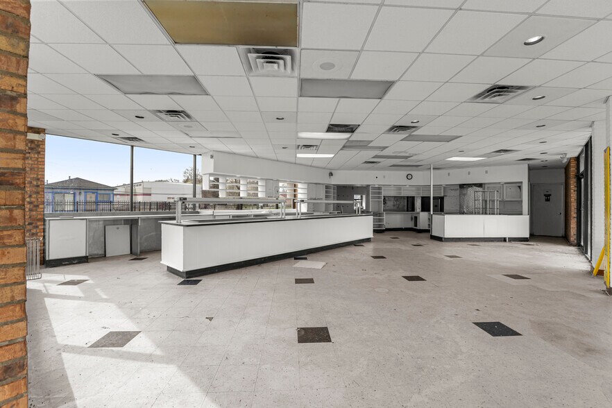 More Photos Of 15839 Telegraph Rd, Redford Township Fast Food For Lease