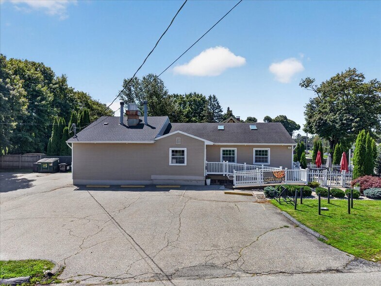 More Photos Of 11 E Pattagansett Rd, Niantic Restaurant For Sale